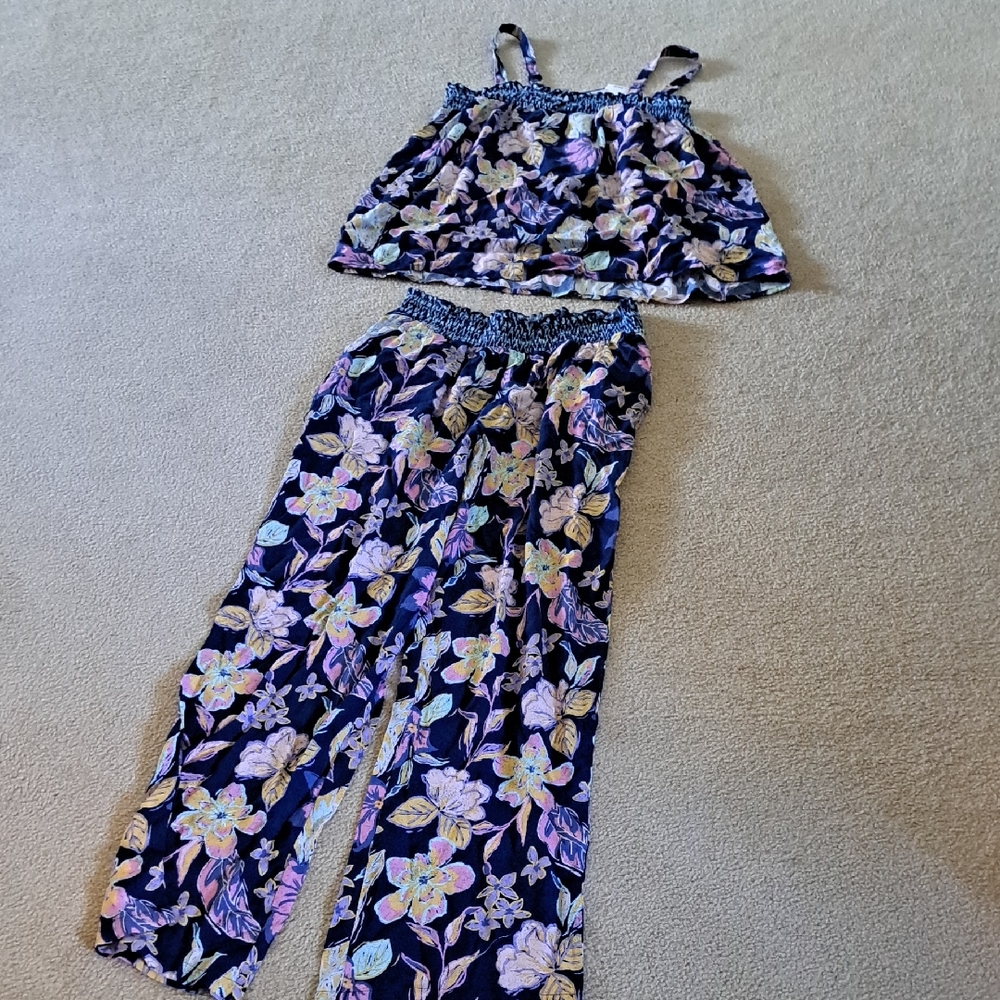 Roudelain Two-Piece Set with Top and Pants  M